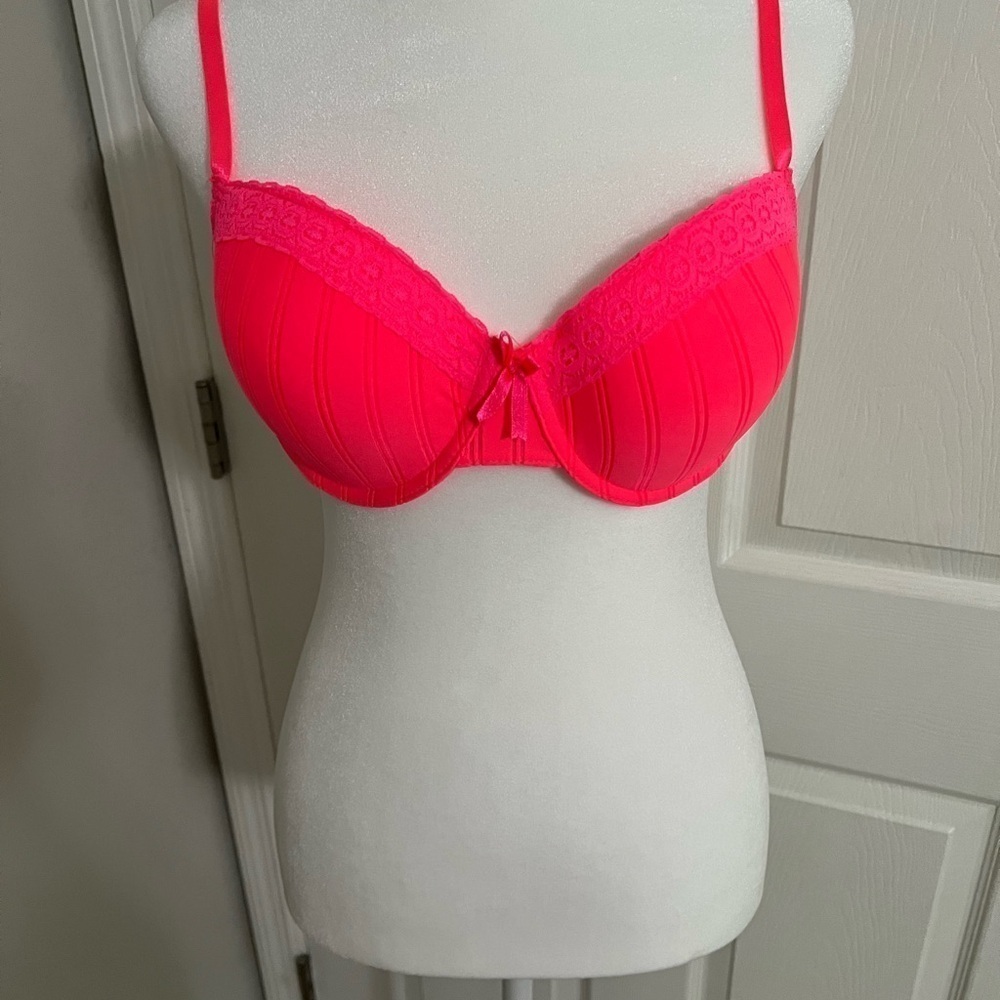 BODY EMBRACE: Pink lace trimmed underwire T-Shirt bra size 38C